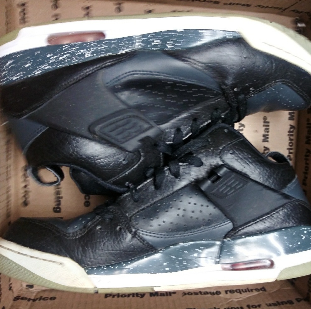 Size 9 Jordan flight classics high top sneakers